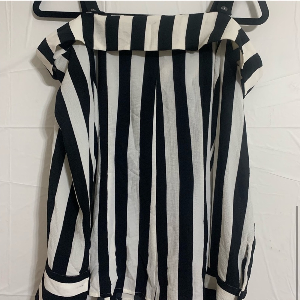 Vince Camuto Black and White Striped Blouse - Picture 2 of 6